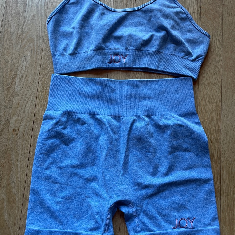 Two lounge/activewear sets - Picture 2 of 5